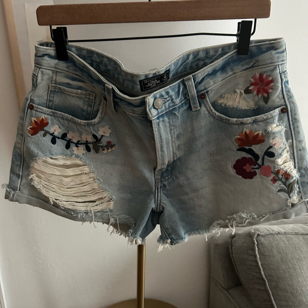 Abercrombie & Fitch Light Wash Embroidered Distressed Denim Shorts